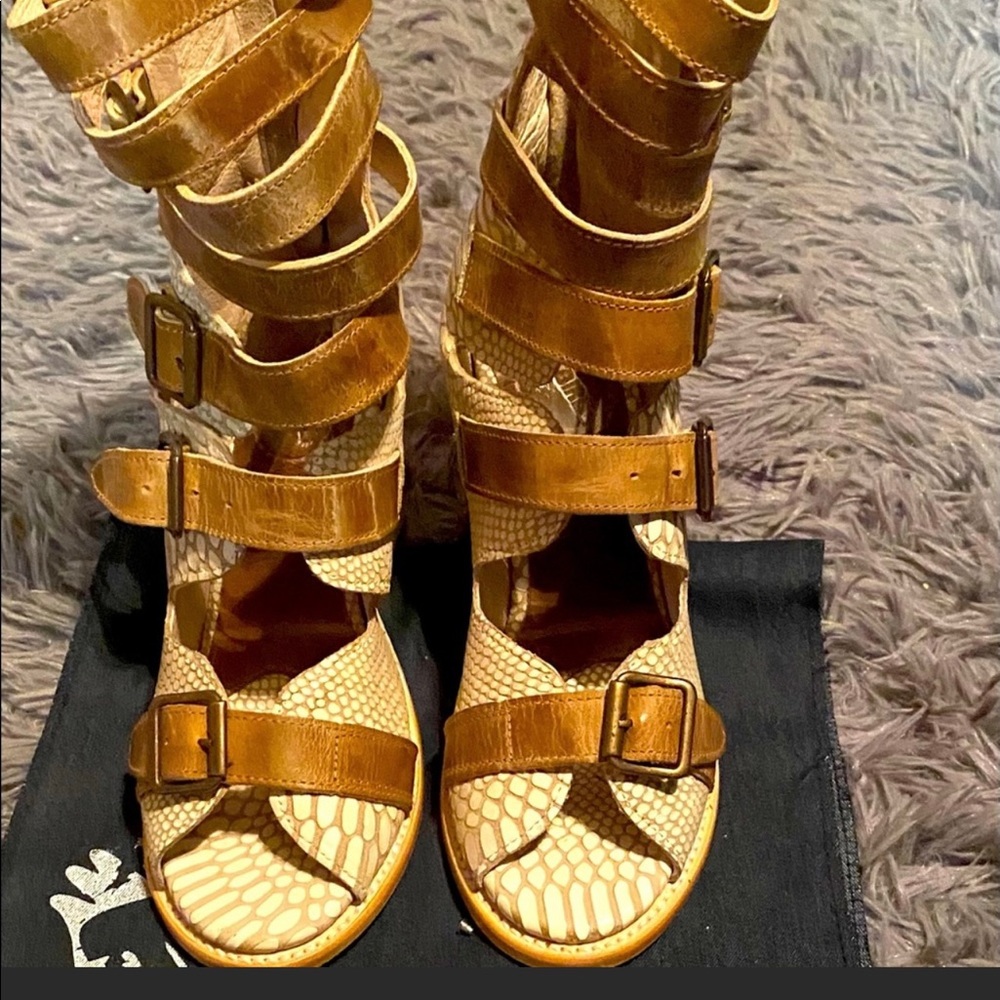 Freebird By Steven OG BNWOT White Snake Leather Bond Gladiator Sandals Size 11